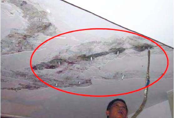 卫生间漏水怎么判断上下管道漏水,卫生间漏水砸地面注意事项