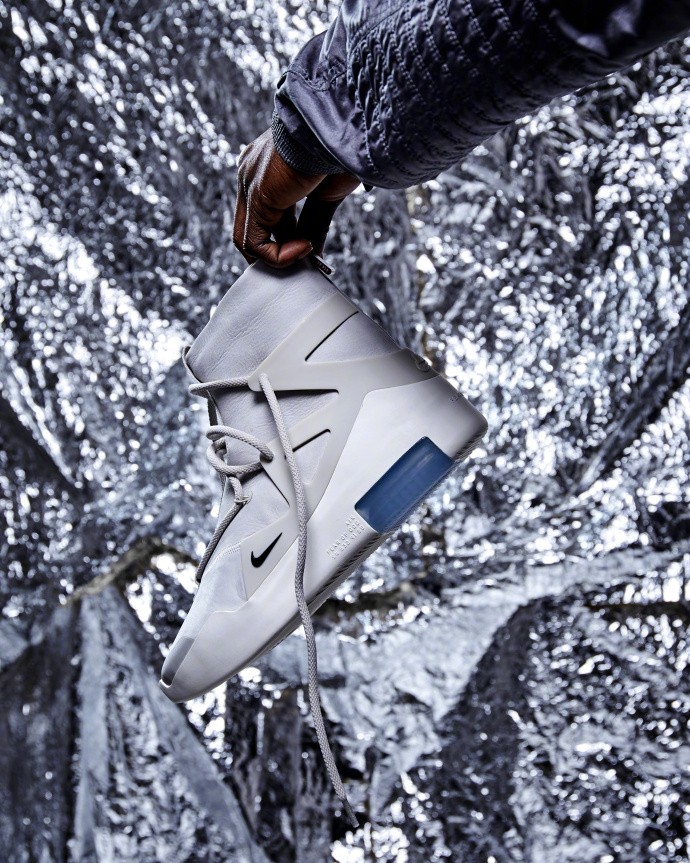 为了买鞋!睡大街值吗?NIKEXFOG