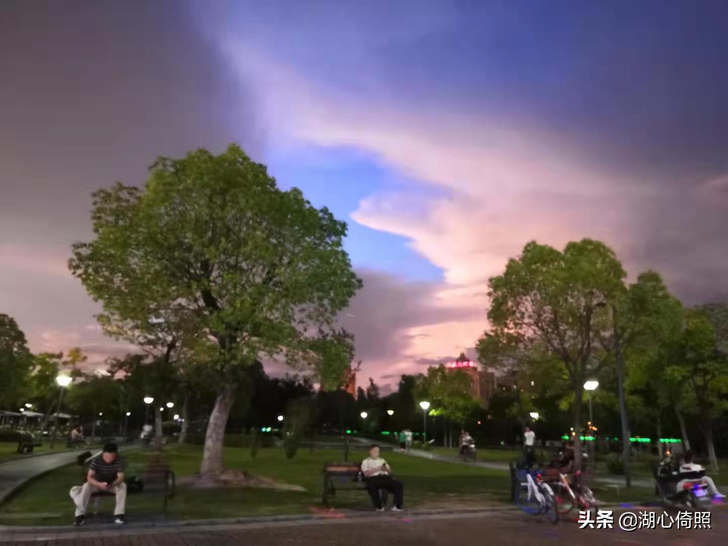 适合摆夜摊的小商品,买三轮车摆夜摊好吗