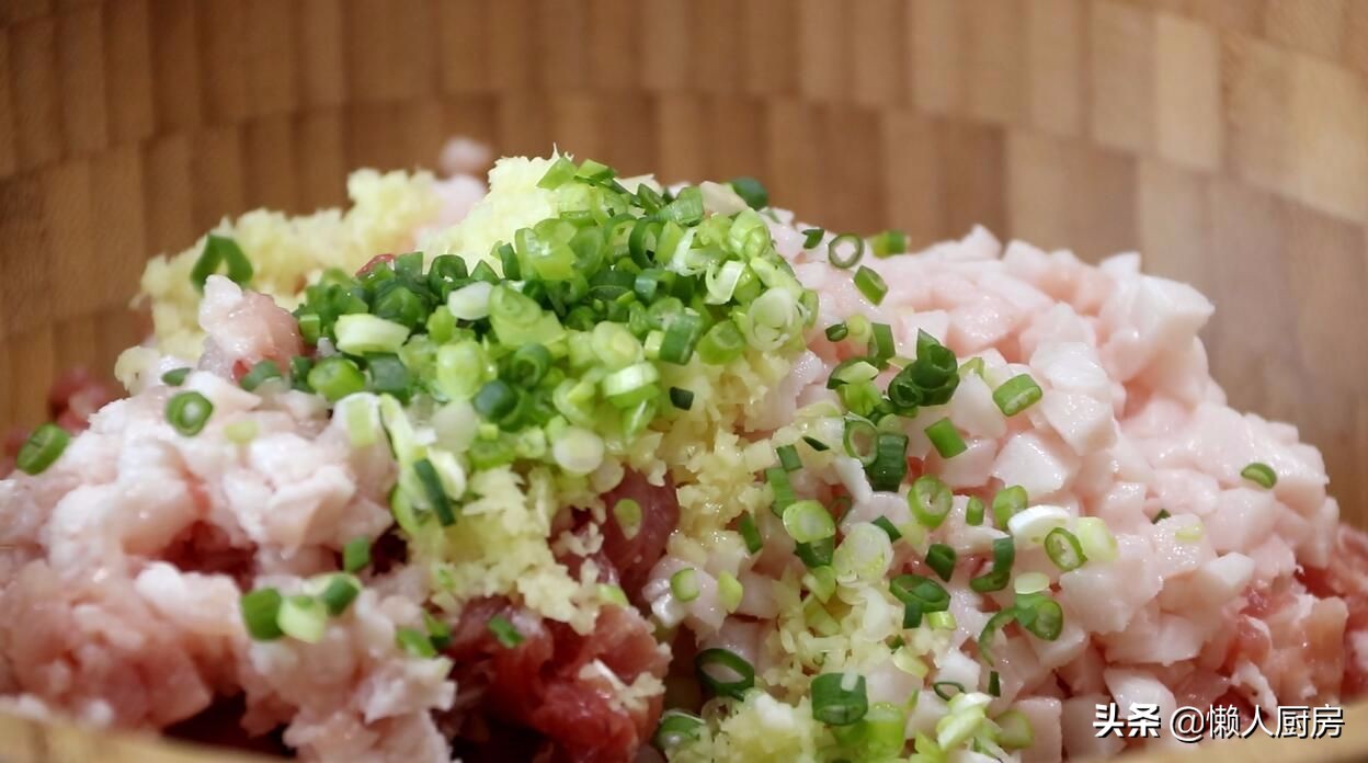 蟹味狮子头的做法,纯手工制作蟹粉狮子头