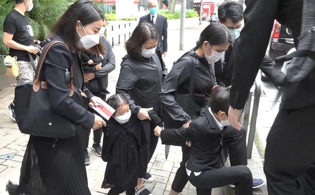 霍启刚郭晶晶罕见公开合照图文,霍启刚奶奶去医院探望郭晶晶视频