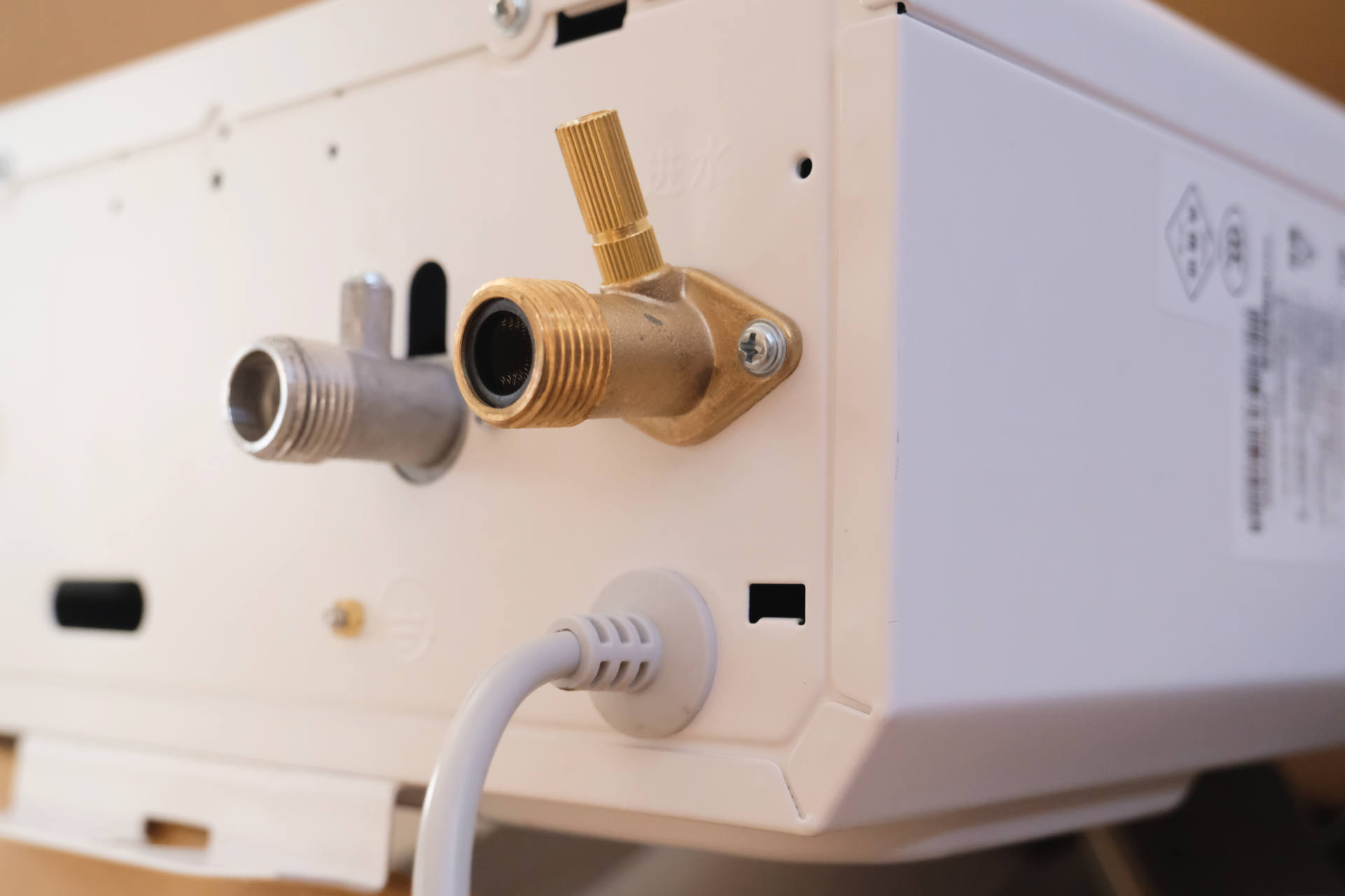 恒温热水器的水会忽冷忽热吗,万和恒温热水器忽冷忽热