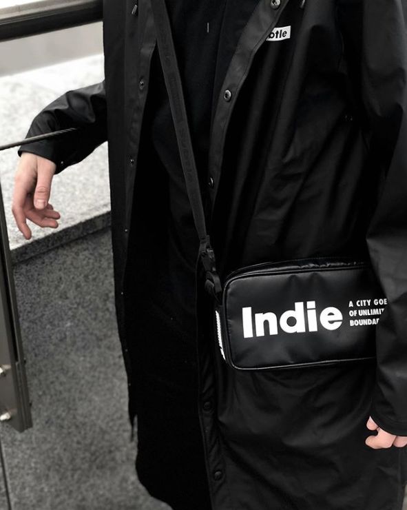 小型挎包时尚穿搭,单肩斜挎大包小众设计