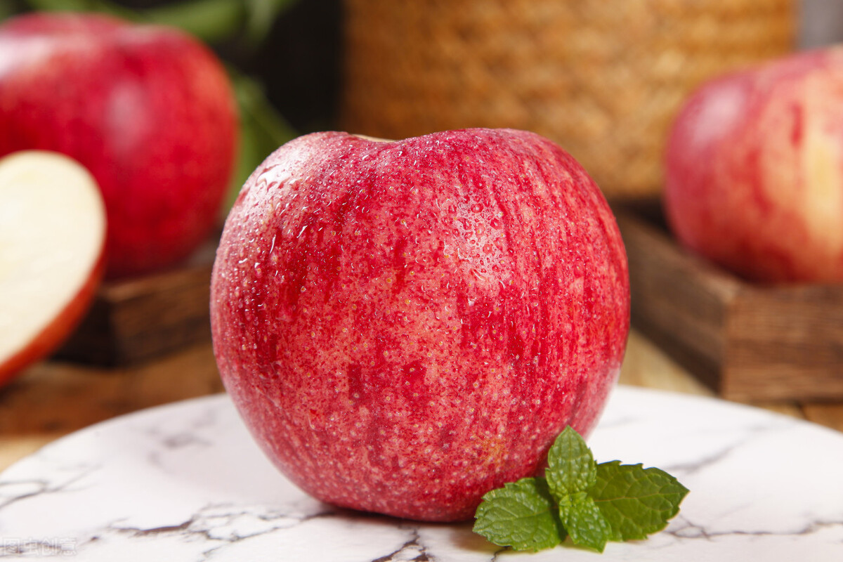 狗狗划伤了皮肉怎么办,自家狗狗牙齿把手划伤了要紧吗