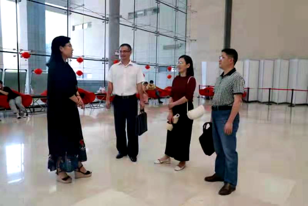 学院领导春节走访慰问一线教师,许昌学院文史与传媒学院2021