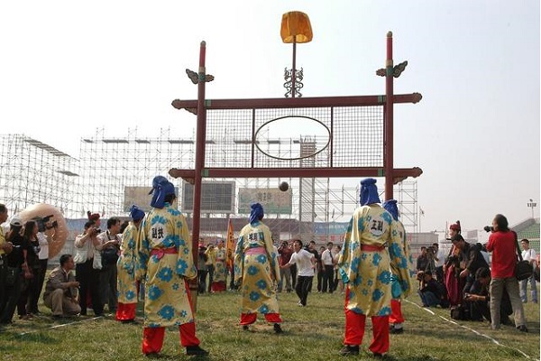 足球运动是不是起源于中国的蹴鞠,宋朝蹴鞠的兴衰