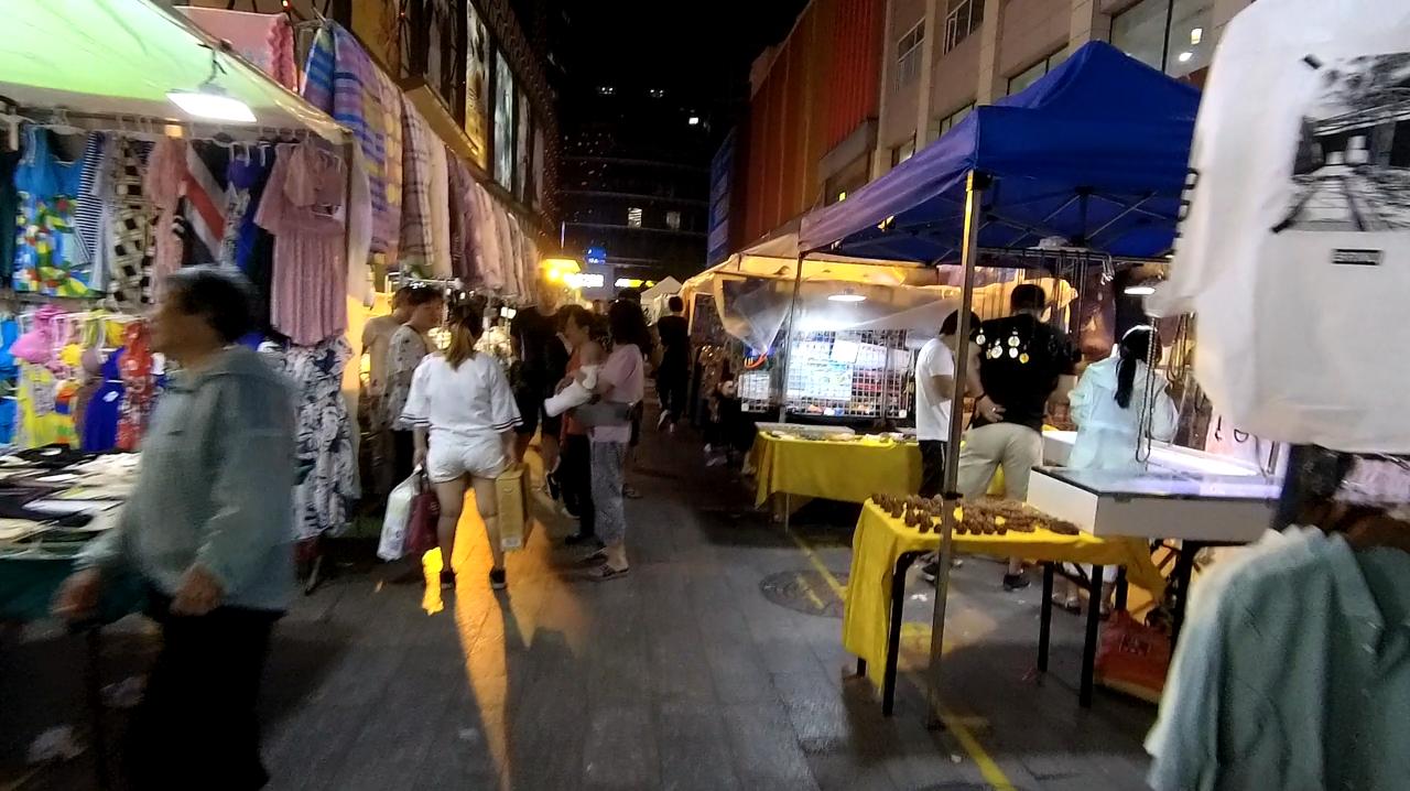 李村夜市小吃街在哪,李村夜市小吃街摊位费