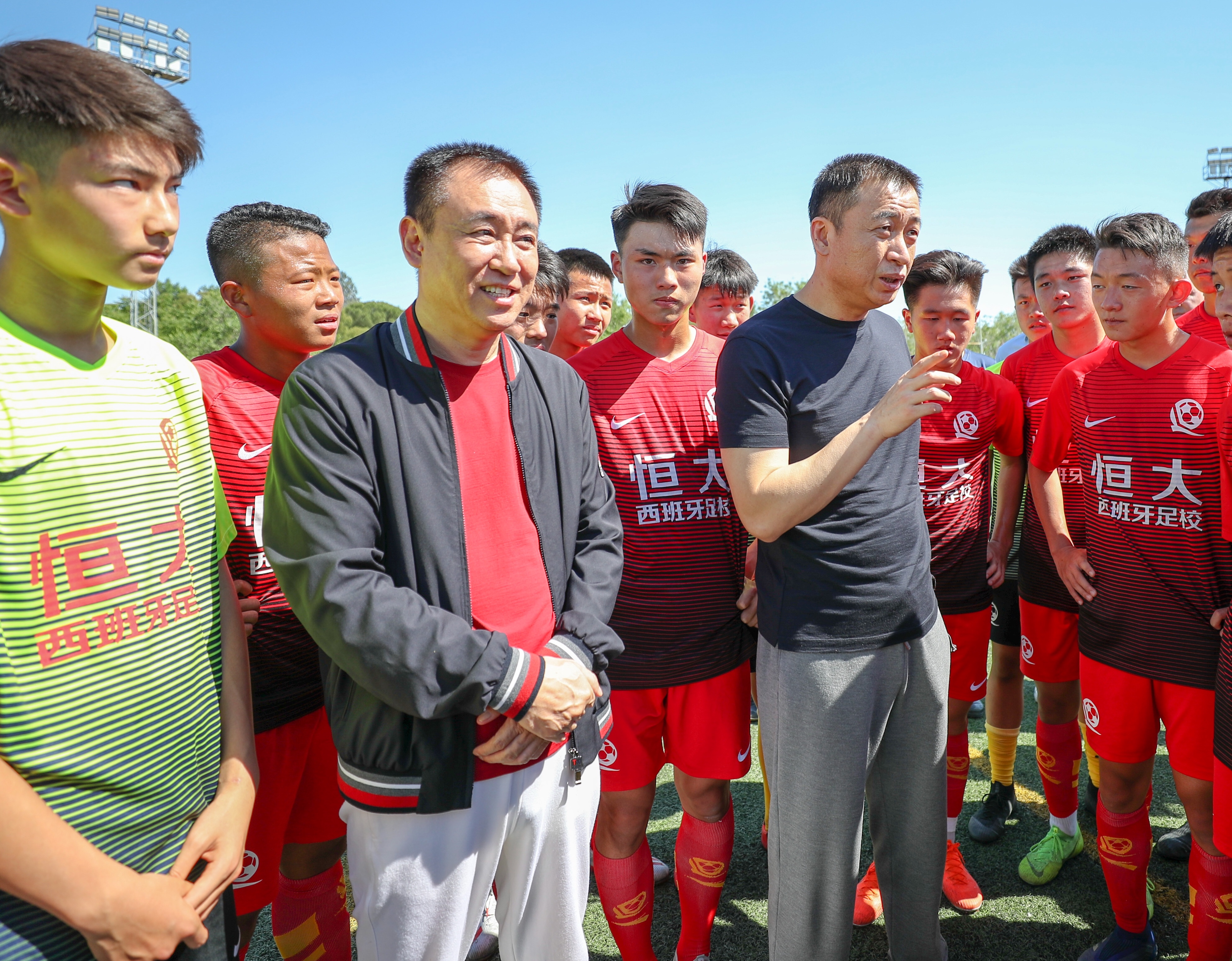 许家印观战国足,许家印亮相马德里为国足小将助威