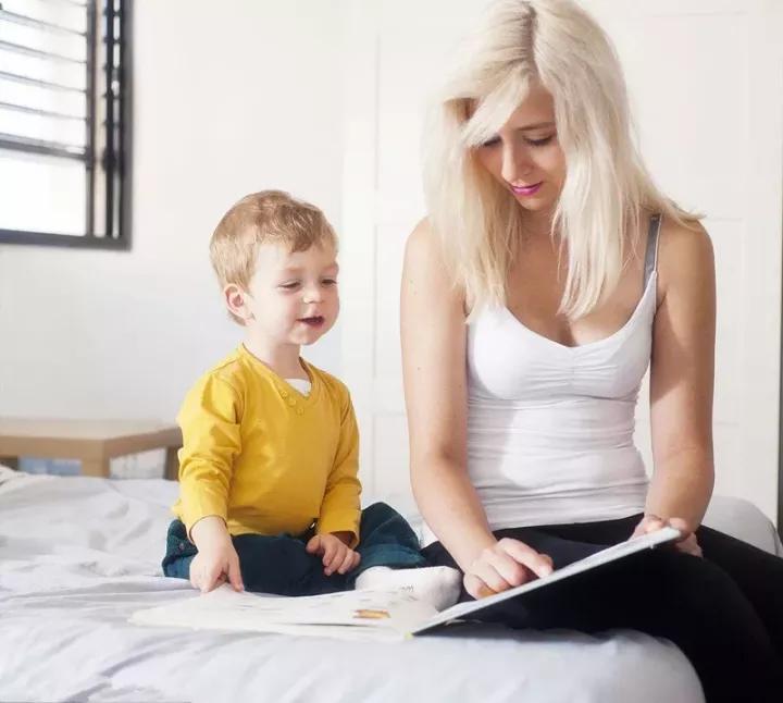 宝宝吃奶慢可以抽出来喂么,宝宝一晚上没有吃奶需要吸出来吗