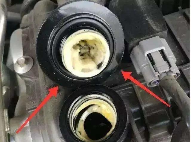 机油为什么会乳化到油箱盖,机油为什么会烧干的