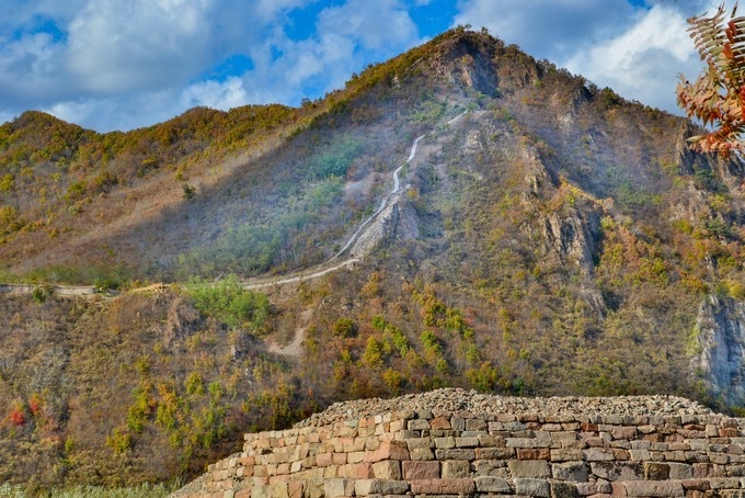 集安市东方金字塔图片,吉林七座金字塔