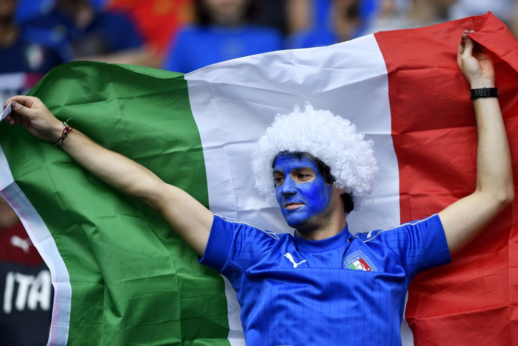 回顾欧洲近年足坛暴力事件,回顾欧洲足坛今年暴力事件