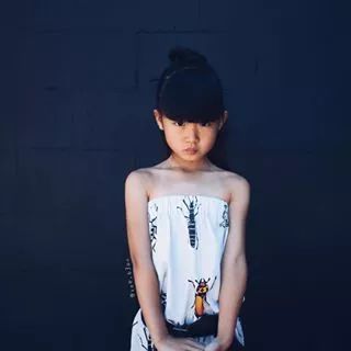 9岁小姑娘滑板视频,9岁滑板女孩