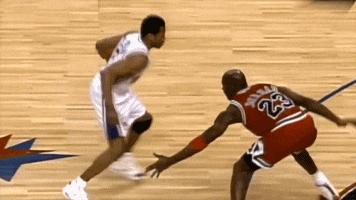 nba名宿阿伦艾弗森,阿伦艾弗森打球有什么绝技