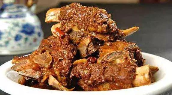 闃垮厠鑻忔潕璁颁覆涓查鐏攨,闃垮厠鑻忔潕璁伴吀杈ｇ矇