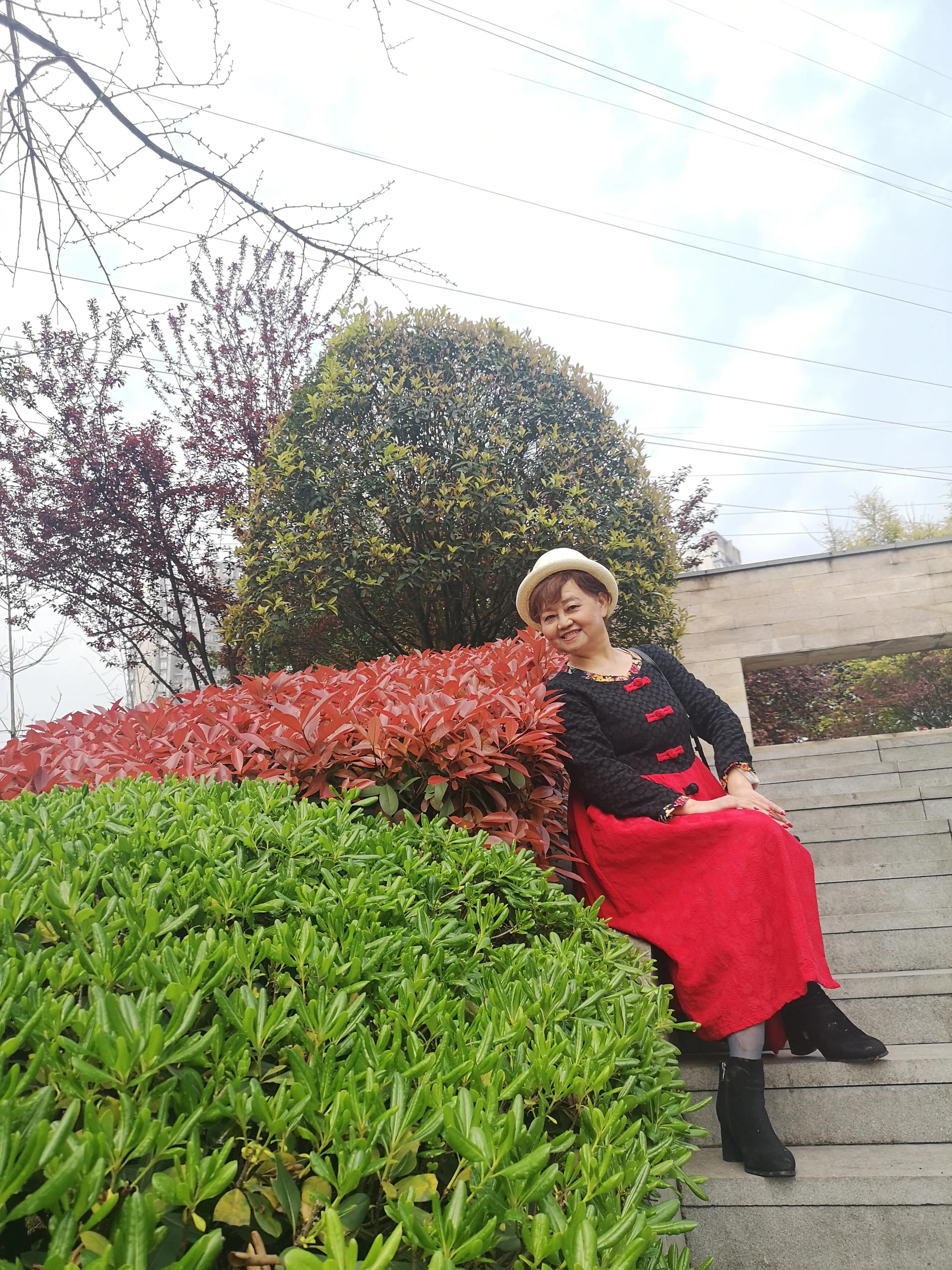 春游和姐妹踏青,春游踏青姐妹拍照