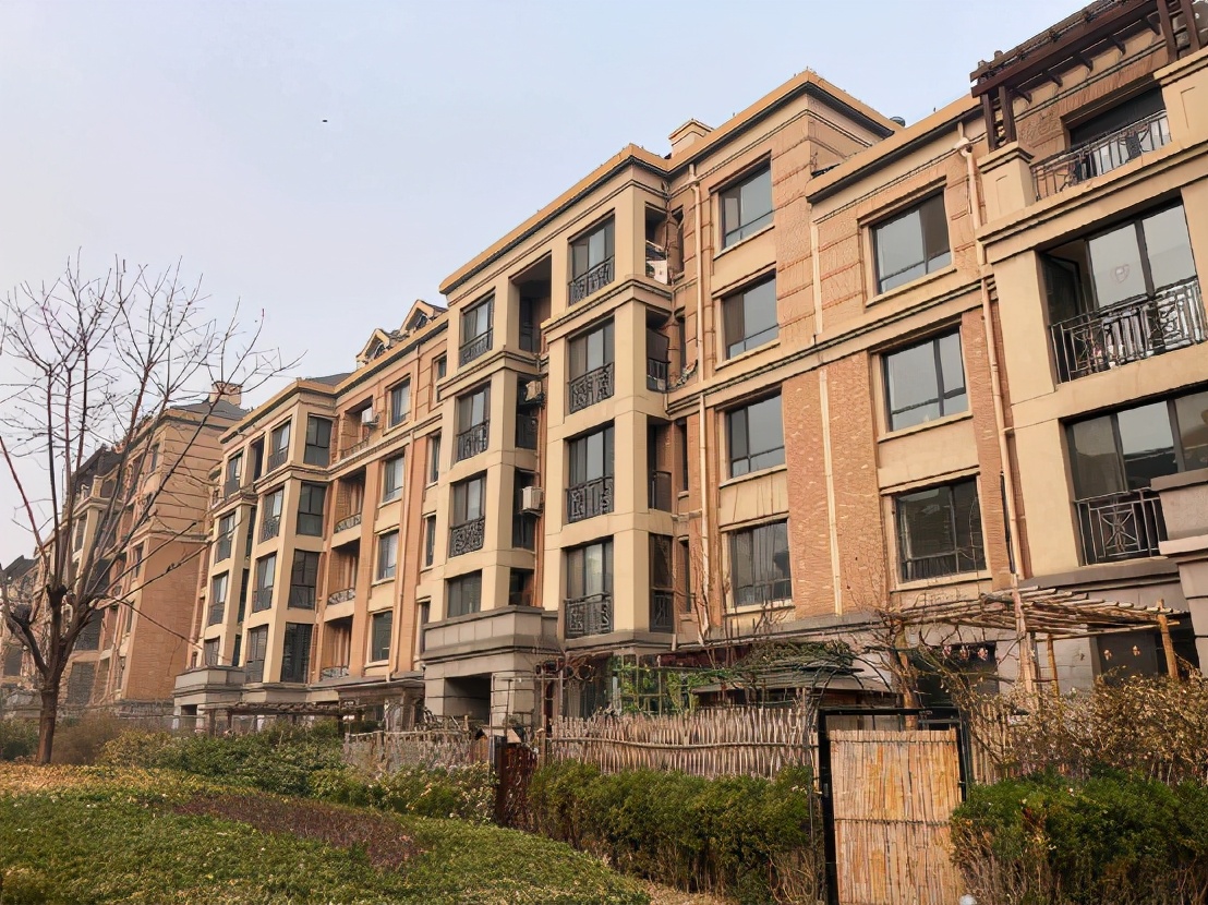 总价100万精装修二手房地铁口,总价20万一套的地铁房周边有学校