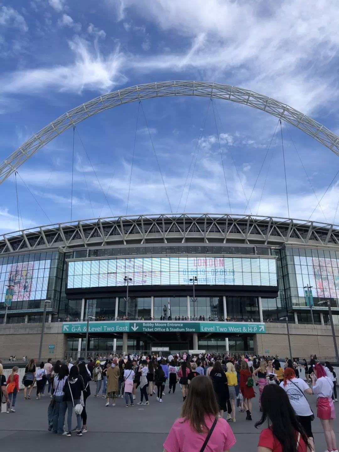 他们征服了这被世人铭记的传奇音乐圣殿，再次创造K-pop新历史