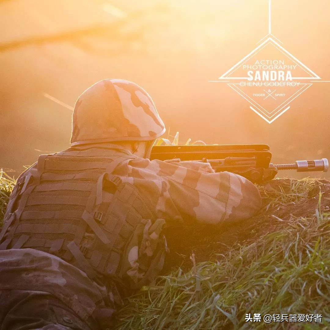 法军换装轻*器武**！GLOCK17手枪，SCAR*击狙**步枪成为新一代制式装备