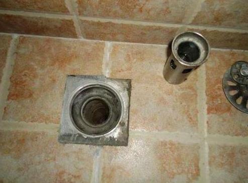 装修师傅把地漏堵了要怎样疏通,地漏堵住了该怎么疏通最简单方法