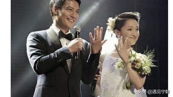 周迅早年艺术照片被曝价值184万,周迅拍卖