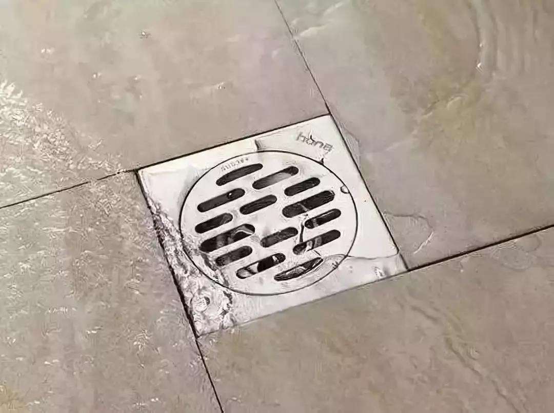 刚装修完的房子卫生间反臭怎么办,新装修的房子卫生间很臭怎么解决