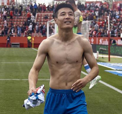 看了这几位球员的身材，谁还敢说国足都是“白斩鸡”？