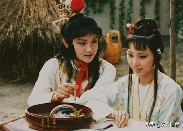 《红楼梦》中端午节，小道士头撞王熙凤胸脯，演绎不同寻常的节日