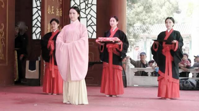 花季少女18岁成人礼，怎么过才最有意义？