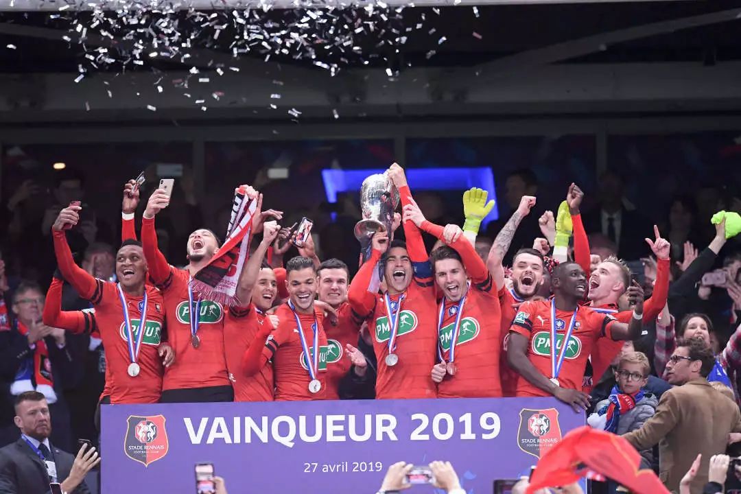 那个肩负家乡期望的小球队，最终真的创造了奇迹