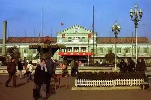 一场大火一度让人极为难过,一场大火让房子变废墟