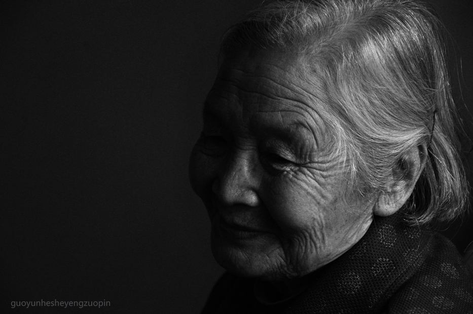 六安宿管阿姨帮学生打水,农村阿姨打水配乐