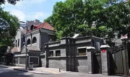 几万义和团和正规军一起攻打教堂和使馆，为什么攻不下来？