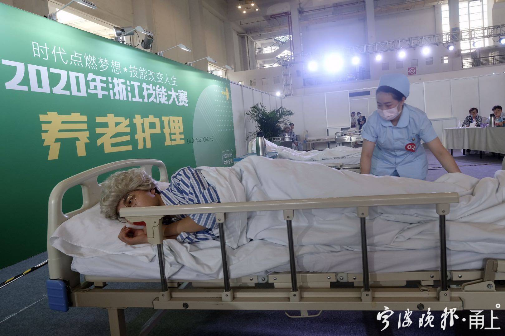 桥下拉吊环比赛直播,桥吊比武视频