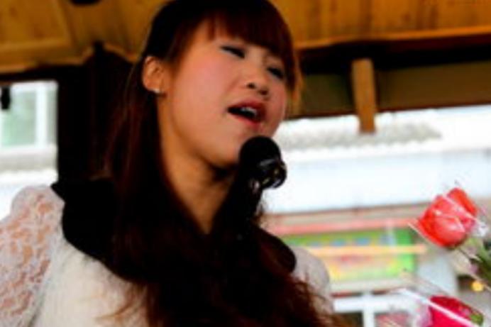 汶川地震时,那位救了丈夫、却丢了双腿的李应霞,如今怎么样了?