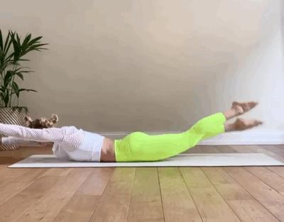 五个瑜伽动作14天拥有迷人少女背,想要撩人美背就练这6式瑜伽