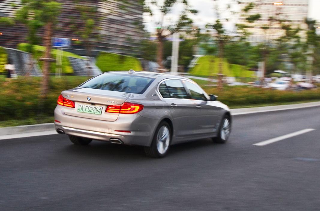 宝马530le混动可以边跑边充电吗,宝马530le新能源驾驶感受