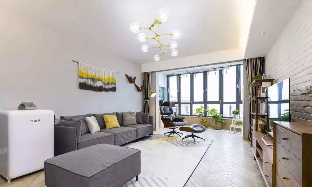 家里装修墙壁太单调怎么办,家里空白墙面怎么装饰实用