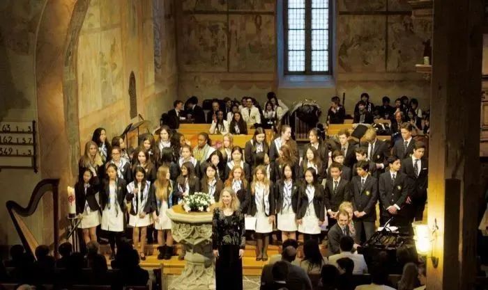 比王菲女儿更贵族的瑞士学校,王菲在瑞士的寄宿学校