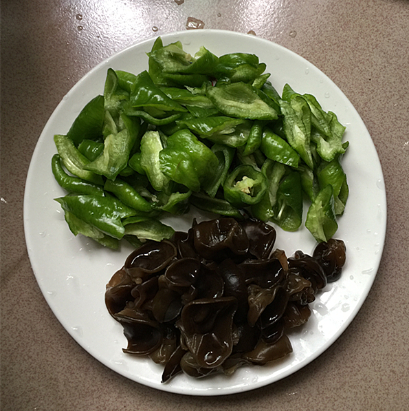 胶原蛋白阿胶,它被誉为穷人的阿胶