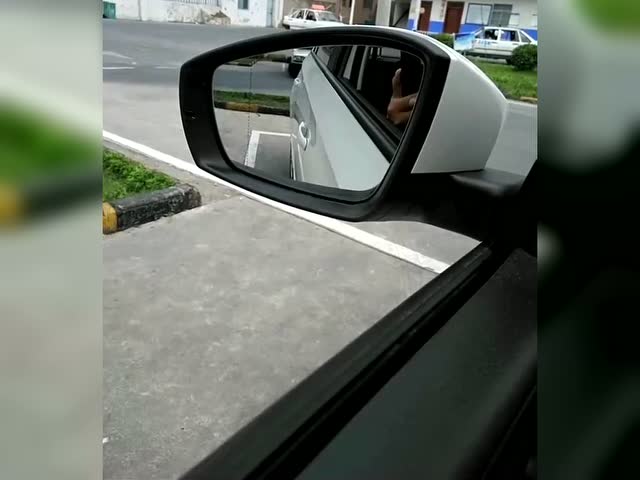 自动挡倒车入库如何看准点位图解,为什么倒车入库看准点位还是压线