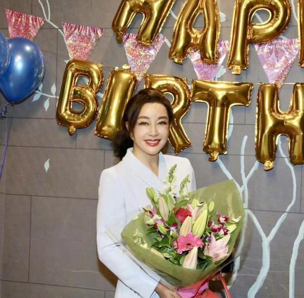 刘晓庆67岁生日照片,刘晓庆今年的相片