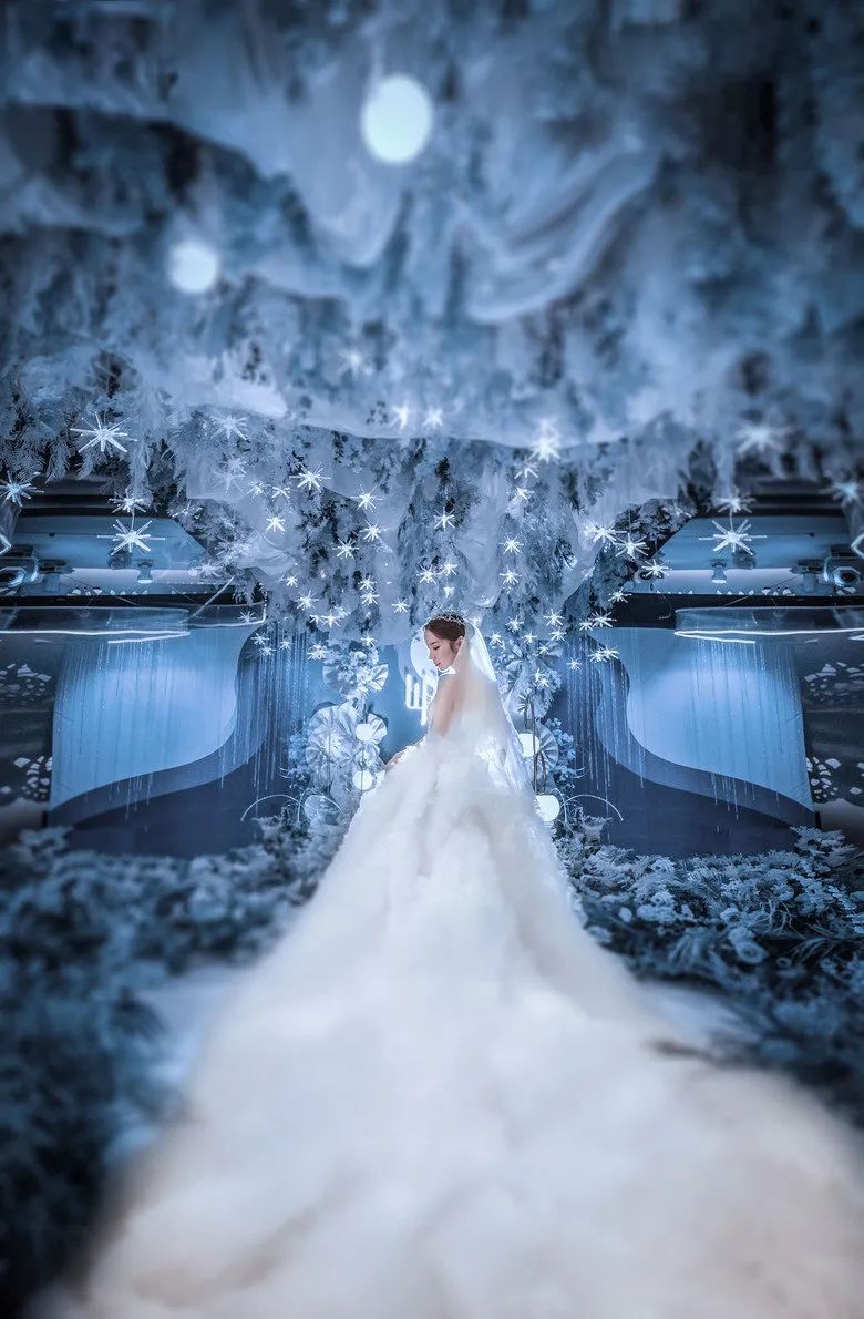 这场静谧梦幻的蓝色星空婚礼,一场神秘浪漫的星空婚礼