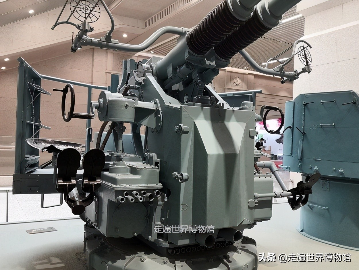 现代军舰装备舰炮,军事博物馆导弹展览品