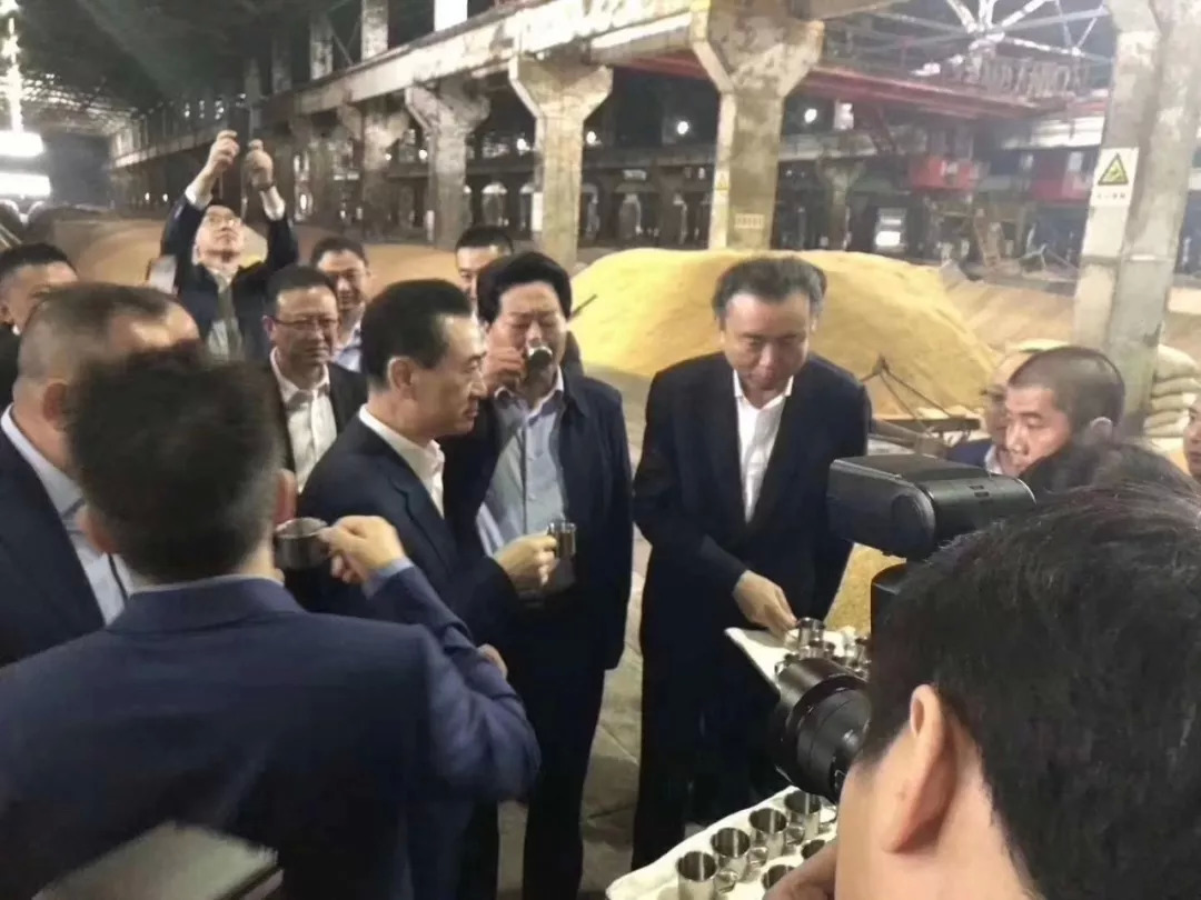 王健林李曙光五粮液,李曙光和王健林