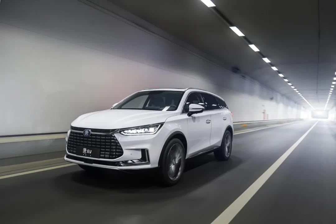 唐ev两驱好还是四驱好,比亚迪唐ev2022和蔚来es6