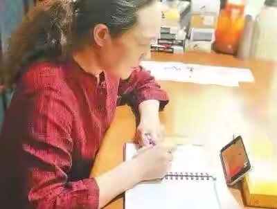 71岁“婚纱皇后”的身材宛如少女，这个世界正在奖励那些自律的人