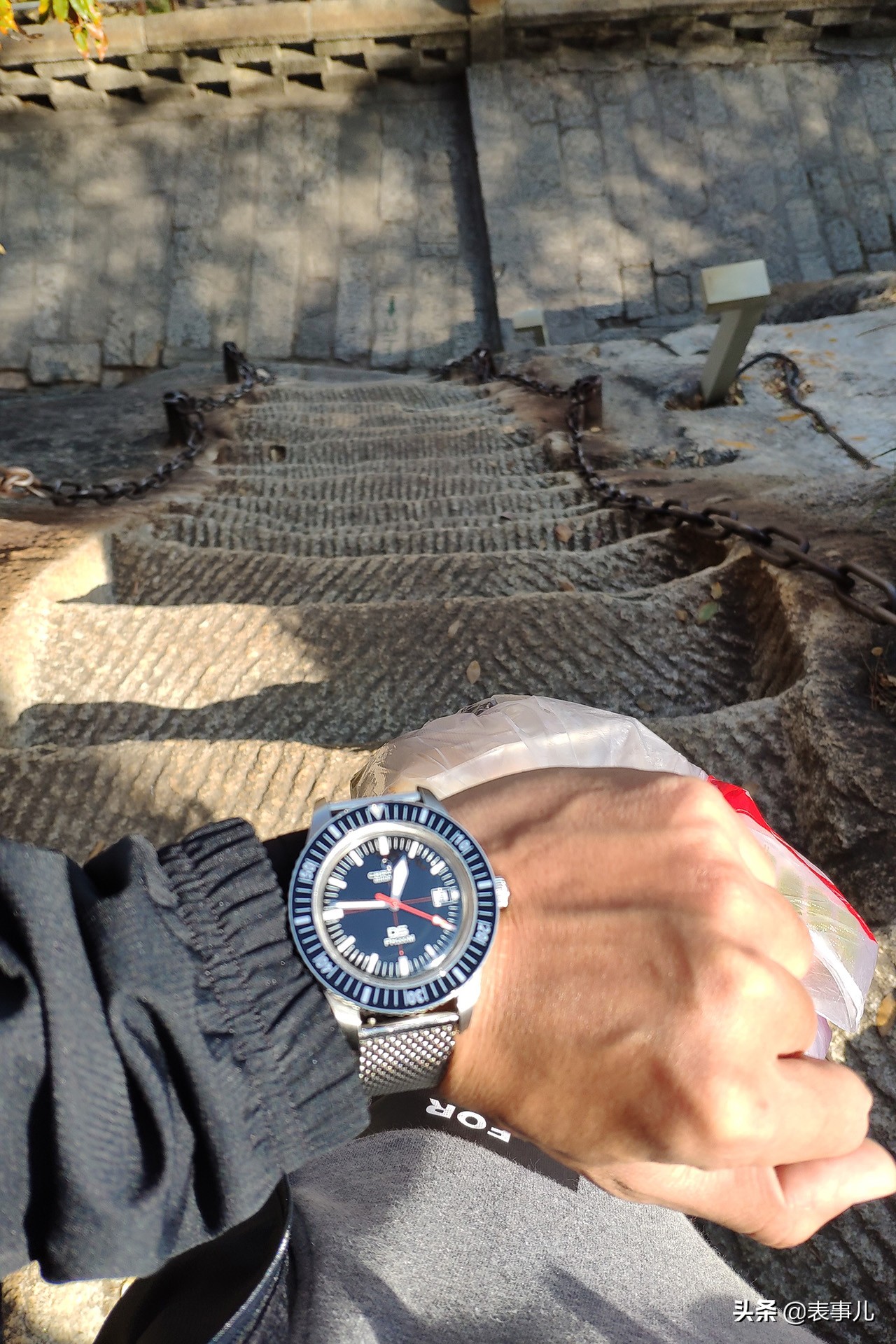 花160元和9个小时爬华山，还喝了一瓶15元的可乐，我是在找虐么？