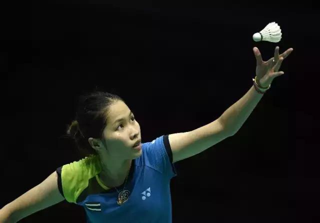 羽毛球最先在哪边发球,羽毛球发球区1-6号区的位置