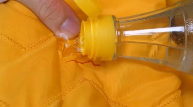 衣服被中性笔画到怎么办,衣服被黑笔画到如何快速处理